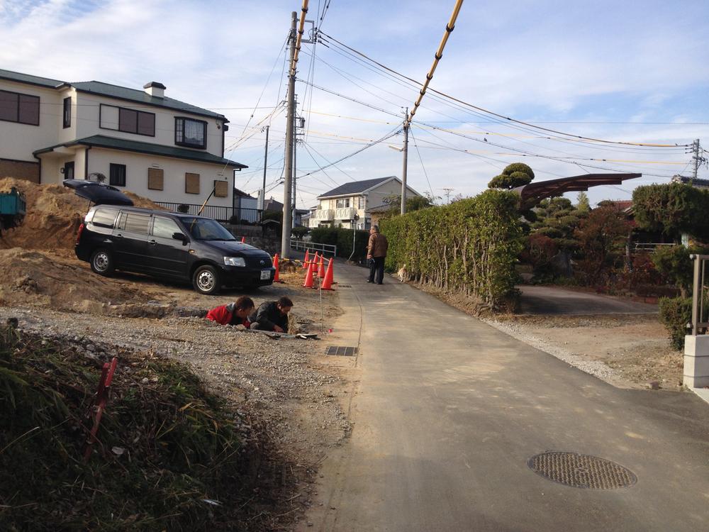 Local photos, including front road. Local (12 May 2013) Shooting