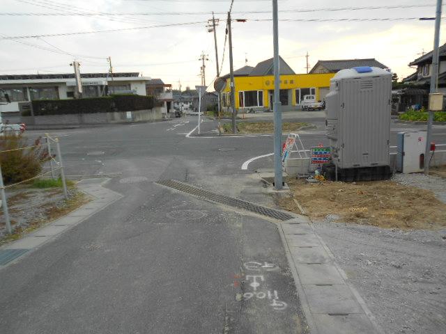 Local photos, including front road. Local (12 May 2013) Shooting Frontal road
