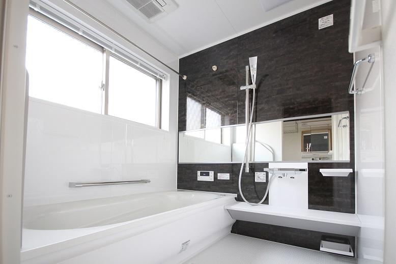 Bathroom. Thermos bathtub Light with a heat insulating material. Karari floor, Accessible dedicated system bus. 