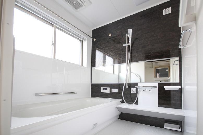 Bathroom. Thermos bathtub Light with a heat insulating material. Karari floor, Accessible dedicated system bus.