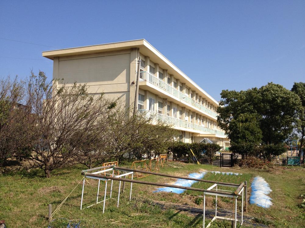 Primary school. Higashiura Municipal Morioka until elementary school 690m