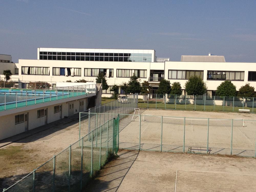 Junior high school. Higashiura Municipal up north junior high school 1700m