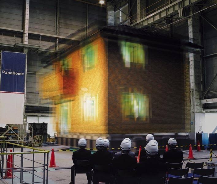 Construction ・ Construction method ・ specification. In real large house of large panel structure, Implement the harsh vibration experiment. 72 Taekiri also to be repeated concussion experiment times, None is the collapse of the building. The strength of the earthquake has been demonstrated.