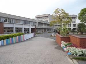 Primary school. Taketoyo stand Midorigaoka to elementary school 493m