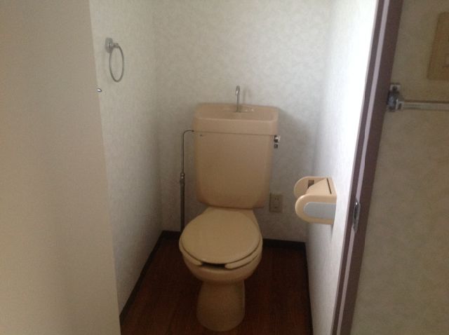 Toilet. Toilet. 