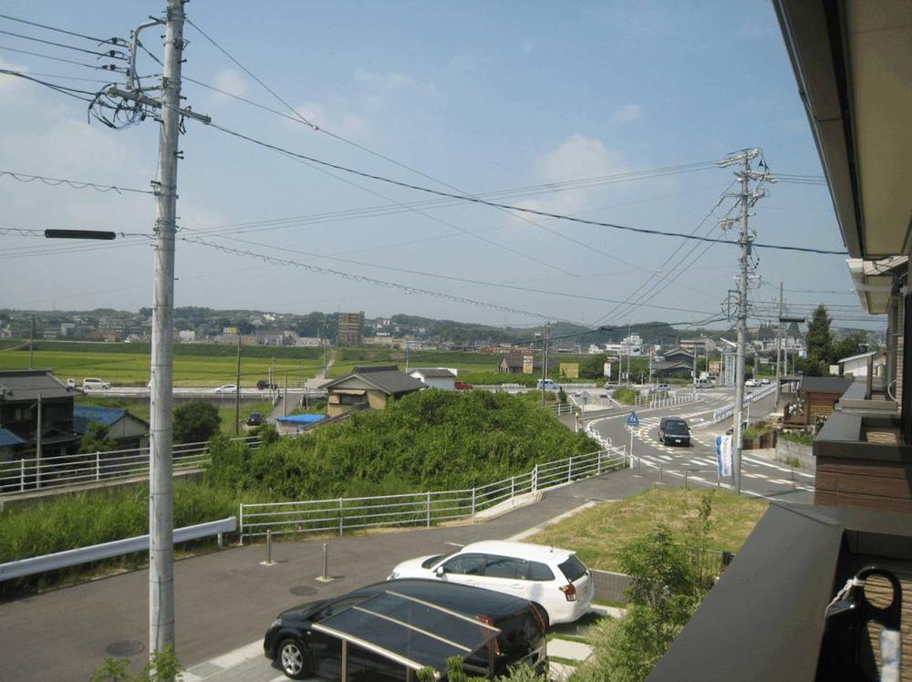 View photos from the dwelling unit. View from the local (second floor balcony) (August 2013) Shooting