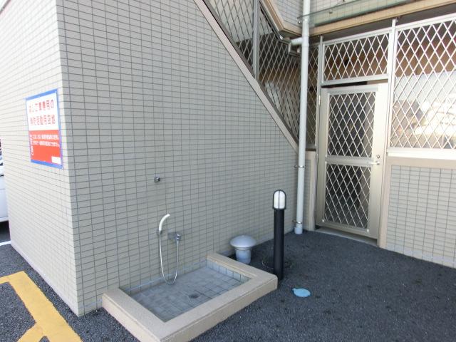 Other common areas. There are foot-washing facilities for pets outdoors!