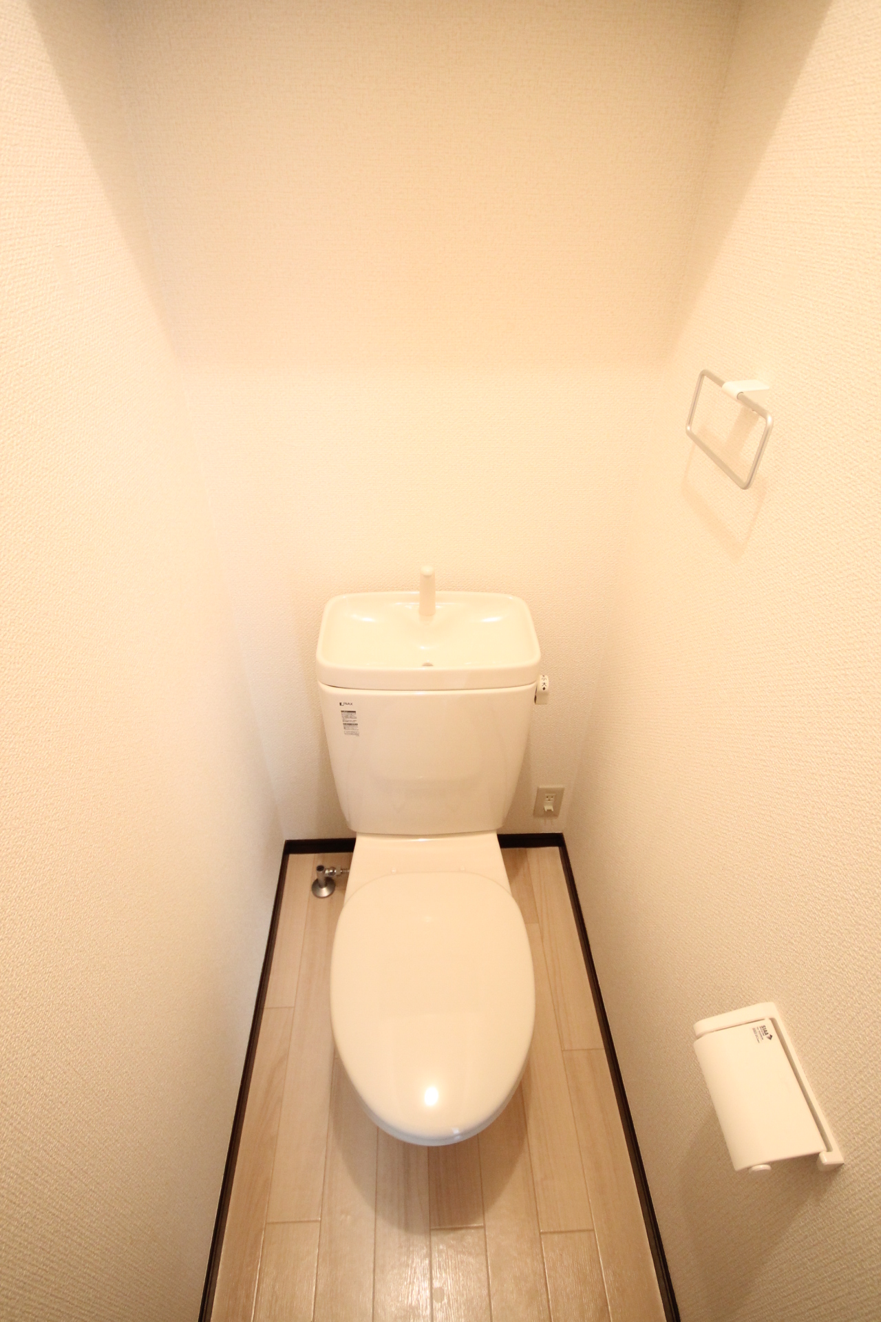 Toilet. It is similar to Listing