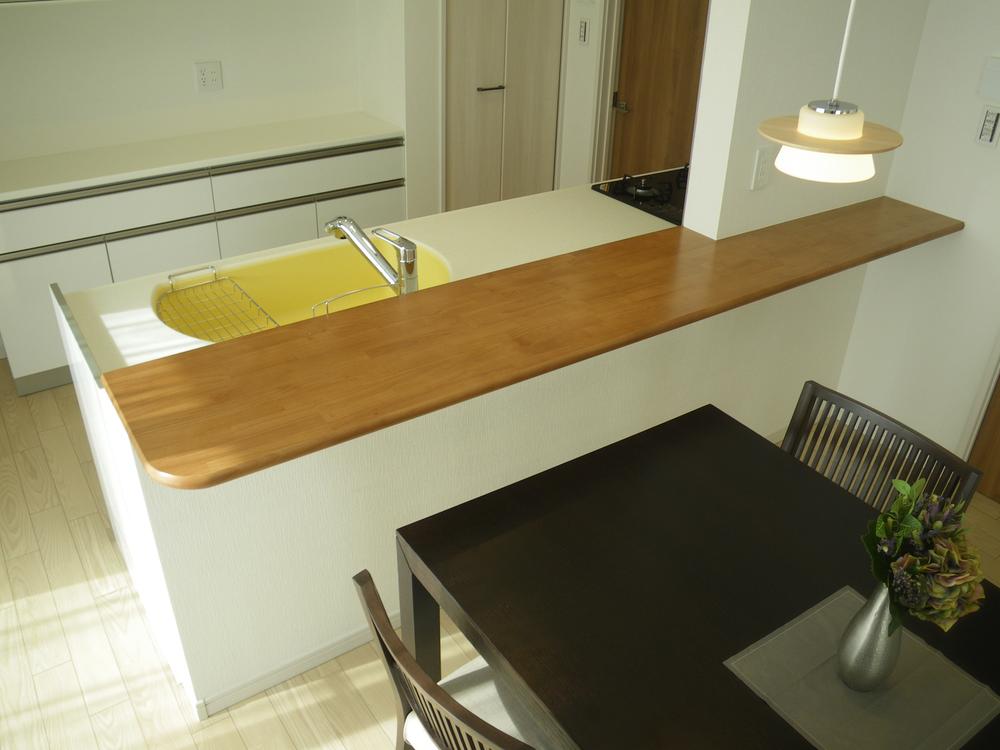 Same specifications photos (Other introspection). ■ 13-3 No. land around the kitchen Bright yellow is called a happy color! As you will smile and laughter is not withstand LDK! !
