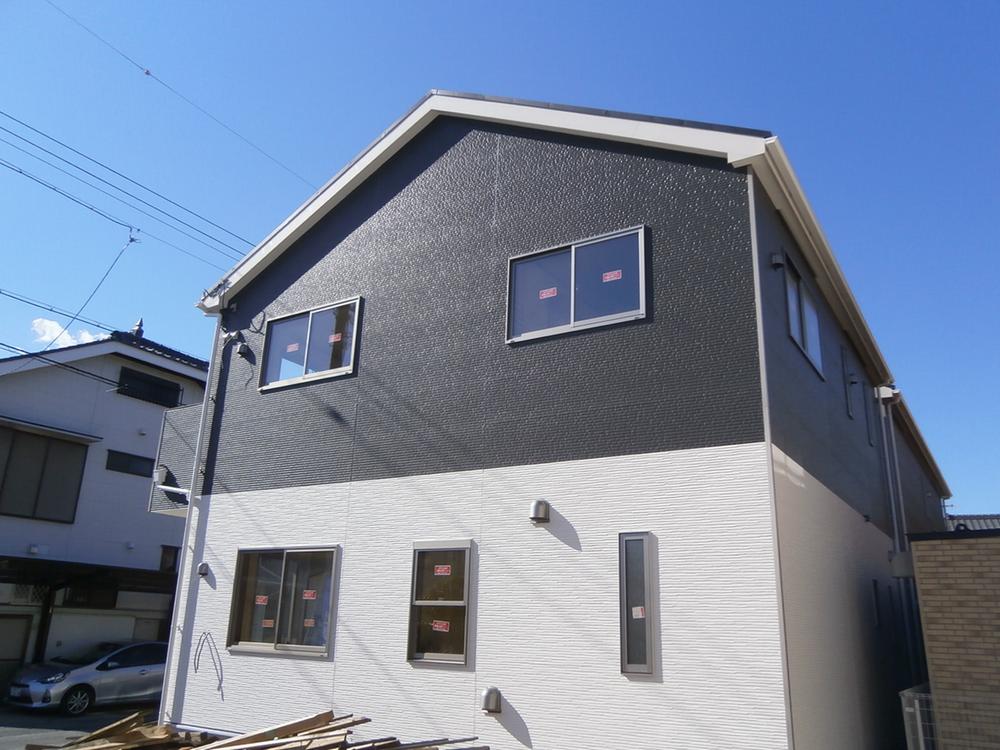 Local appearance photo. Building 3