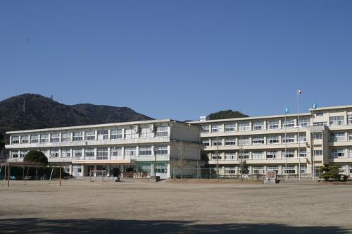 Junior high school. Gamagori until City Central Junior High School 1172m