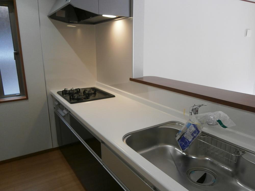 Kitchen.  ☆ Face-to-face kitchen ☆ Three-necked stove ☆ 