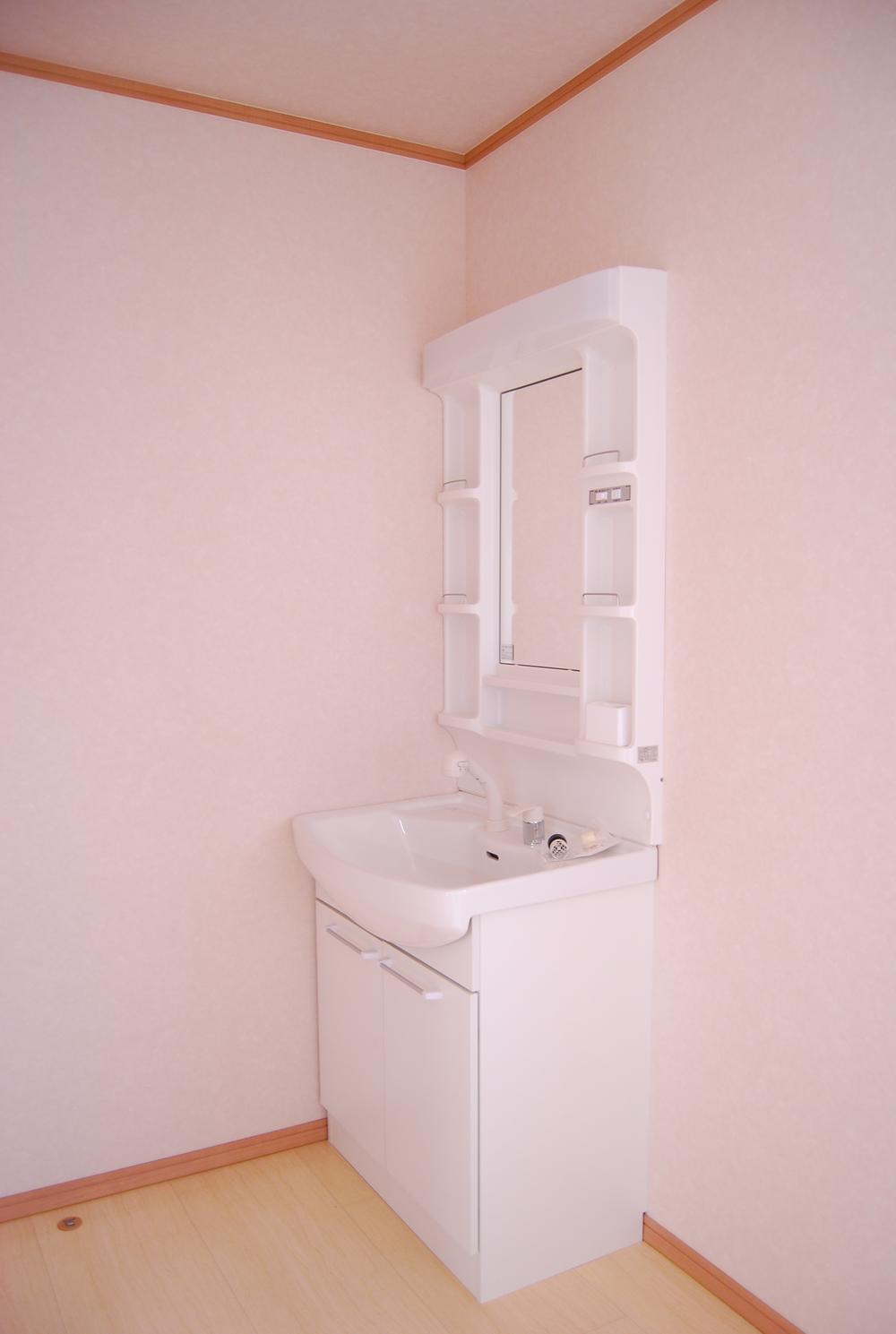 Wash basin, toilet. Room (August 2013) Shooting