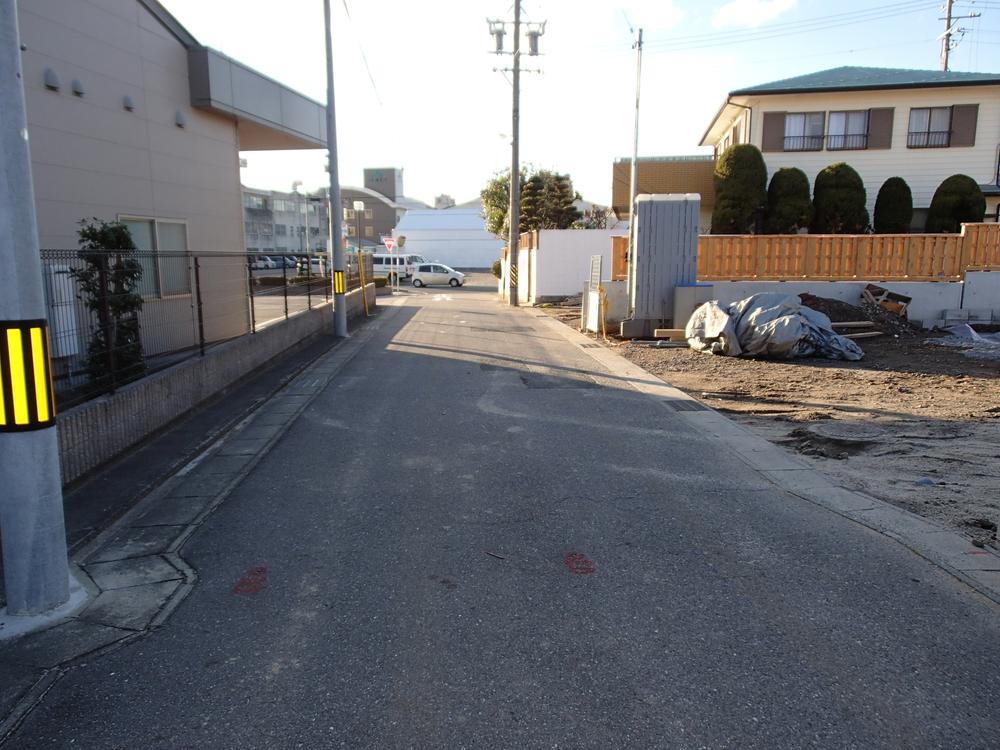 Local photos, including front road. Local (12 May 2013) Shooting