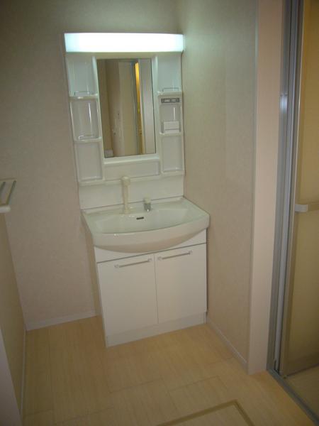 Wash basin, toilet. Indoor (12 May 2013) Shooting