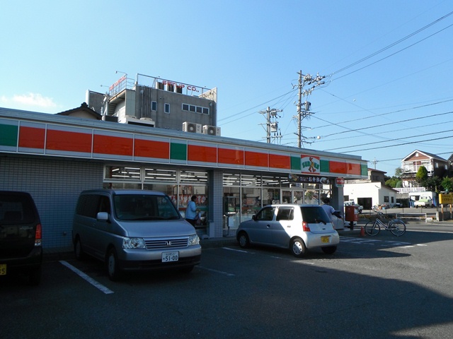 Convenience store. Thanks solder Fuji Ke hill store up (convenience store) 348m