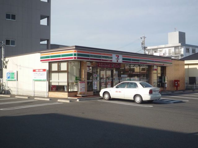 Convenience store. Seven-Eleven Showacho solder up (convenience store) 1700m