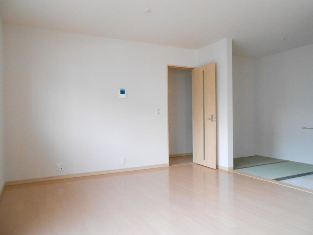 Living. Spacious living