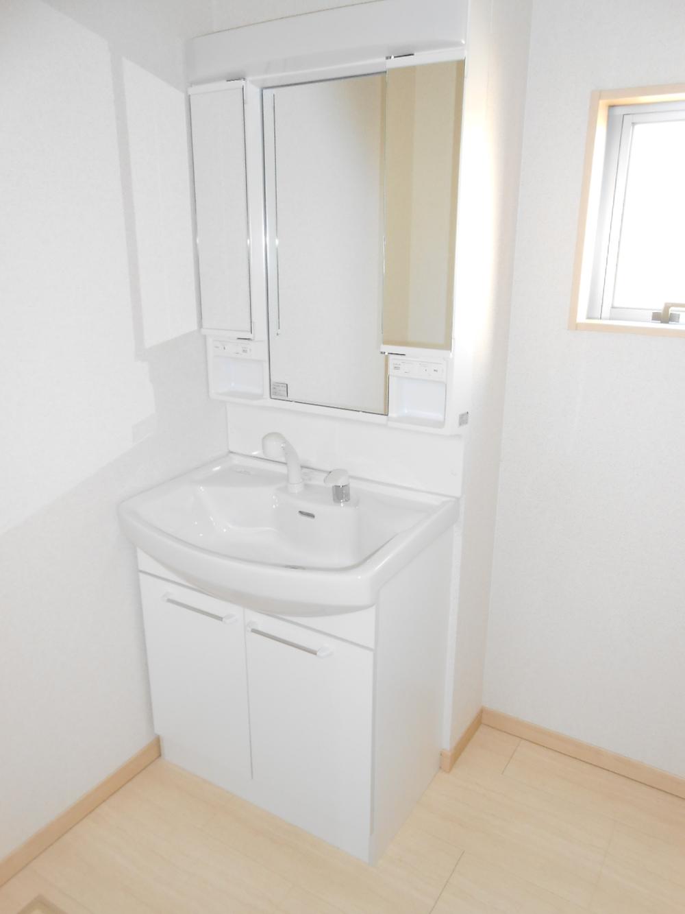 Wash basin, toilet. Shampoo dresser vanity