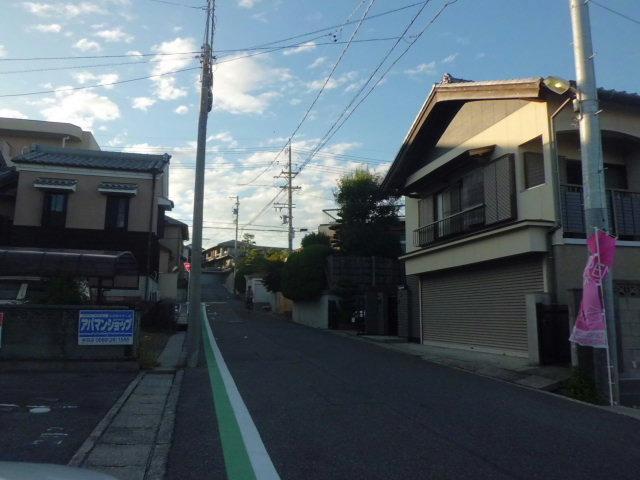 Local photos, including front road. Frontal road