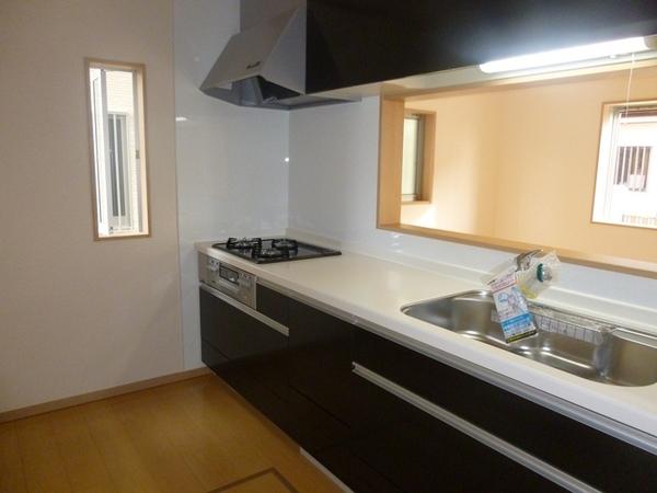 Kitchen. Indoor (12 May 2013) Shooting