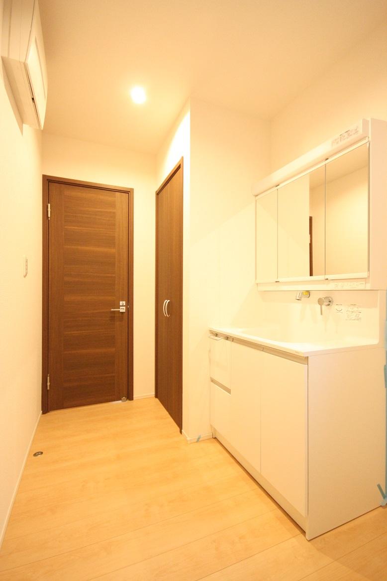 Wash basin, toilet. Building D model house: wash room