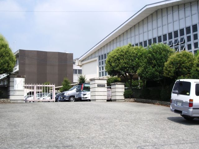 Junior high school. 190m up to municipal solder junior high school (junior high school)