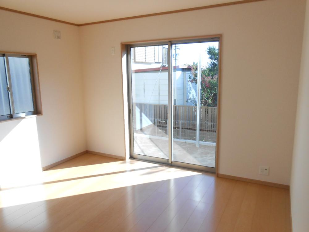 Living. Spacious living