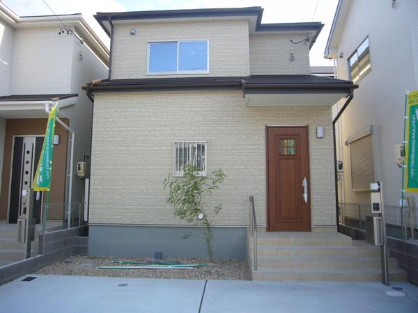 Local appearance photo. Local (12 May 2013) Shooting