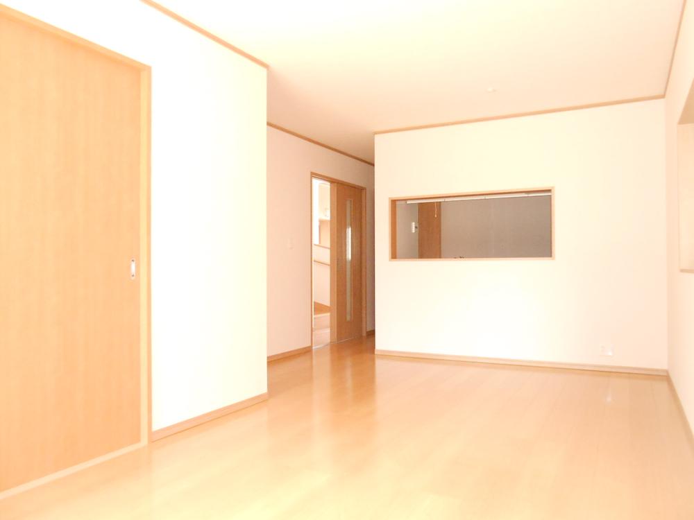 Living. Spacious living