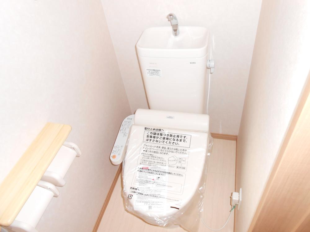 Toilet. Bidet function with toilet