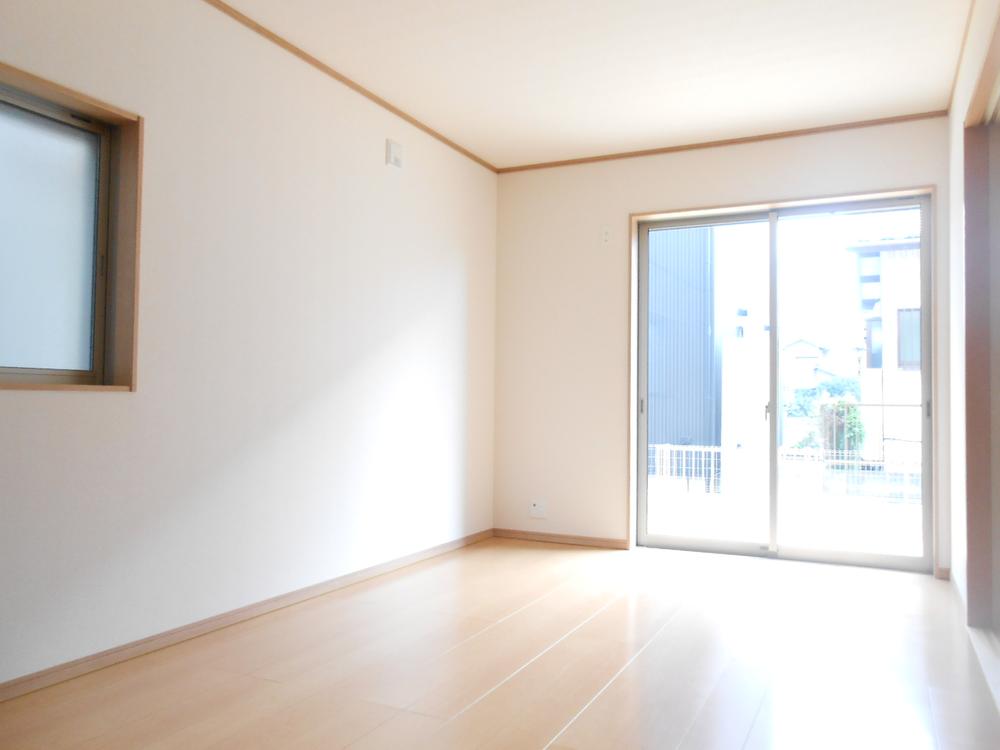 Living. Spacious living