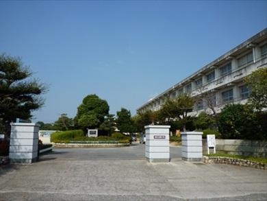 Primary school. 850m until the solder Municipal Garden Elementary School