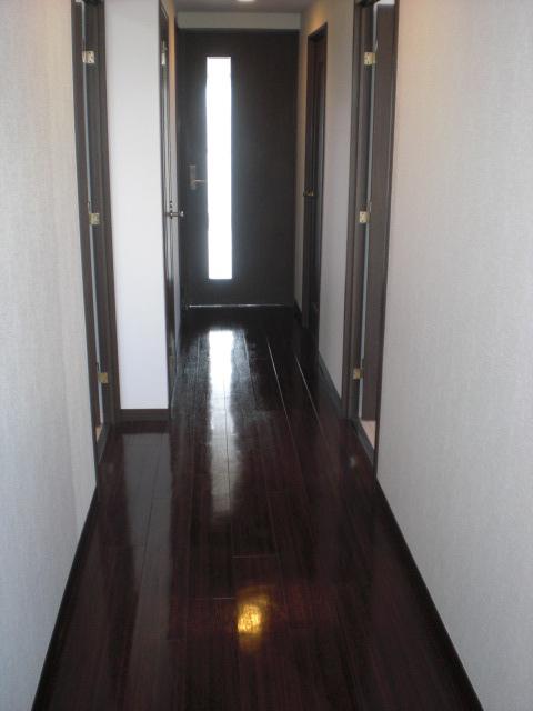 Other introspection.  ■ Corridor (December 2013 shooting)