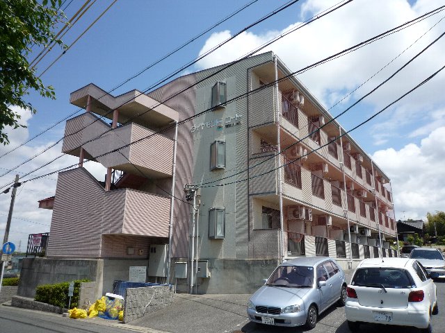 Building appearance. JR kamezaki station a 10-minute walk!