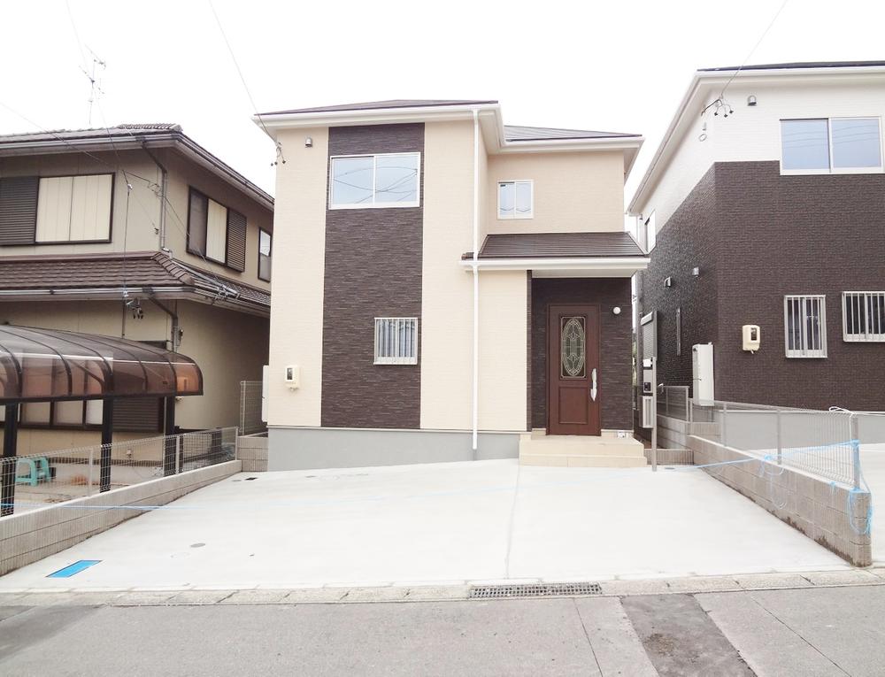 Local appearance photo. Local (10 May 2013) shooting Building 3