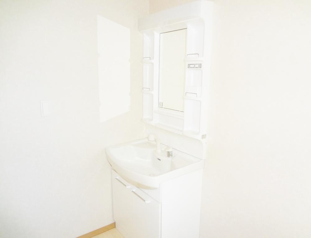 Wash basin, toilet. Indoor (10 May 2013) Shooting