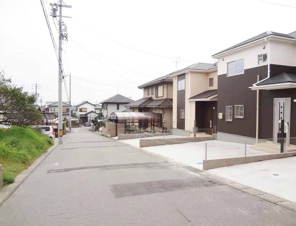 Local photos, including front road. Local (10 May 2013) Shooting