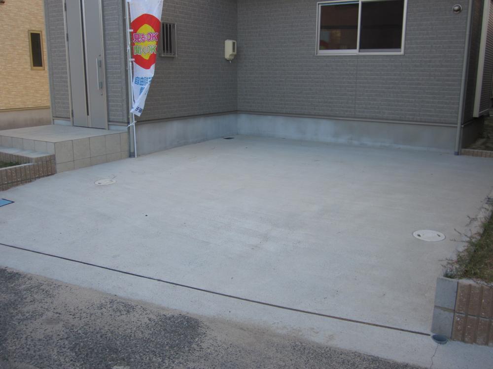 Parking lot. Parallel parking two units can be! 