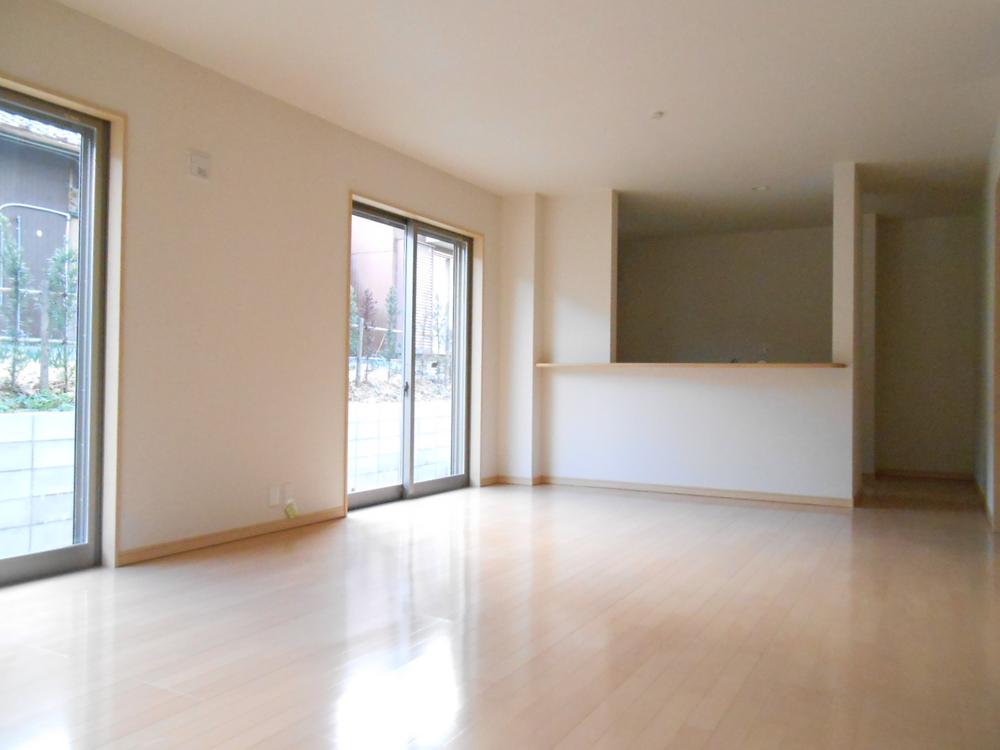 Living. Spacious living