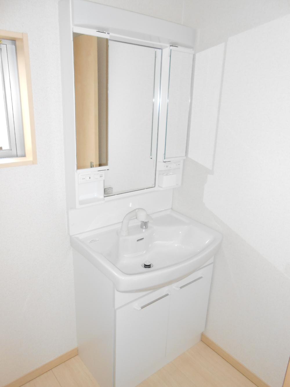 Wash basin, toilet. Shampoo dresser vanity