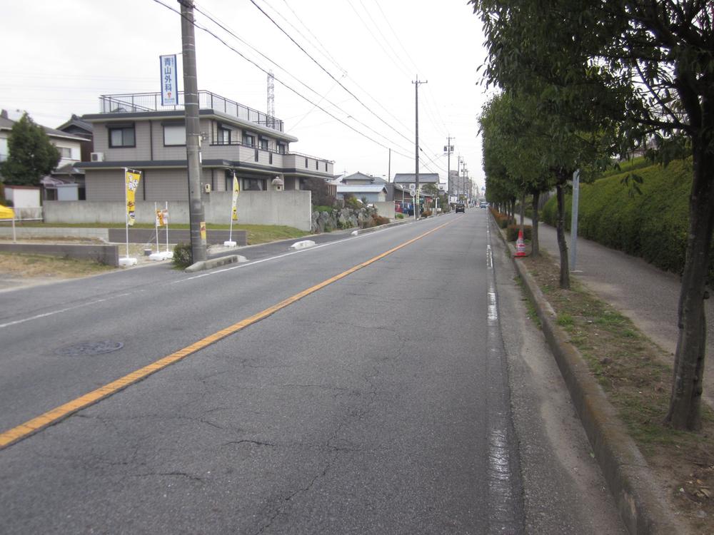 Local photos, including front road. Frontal road