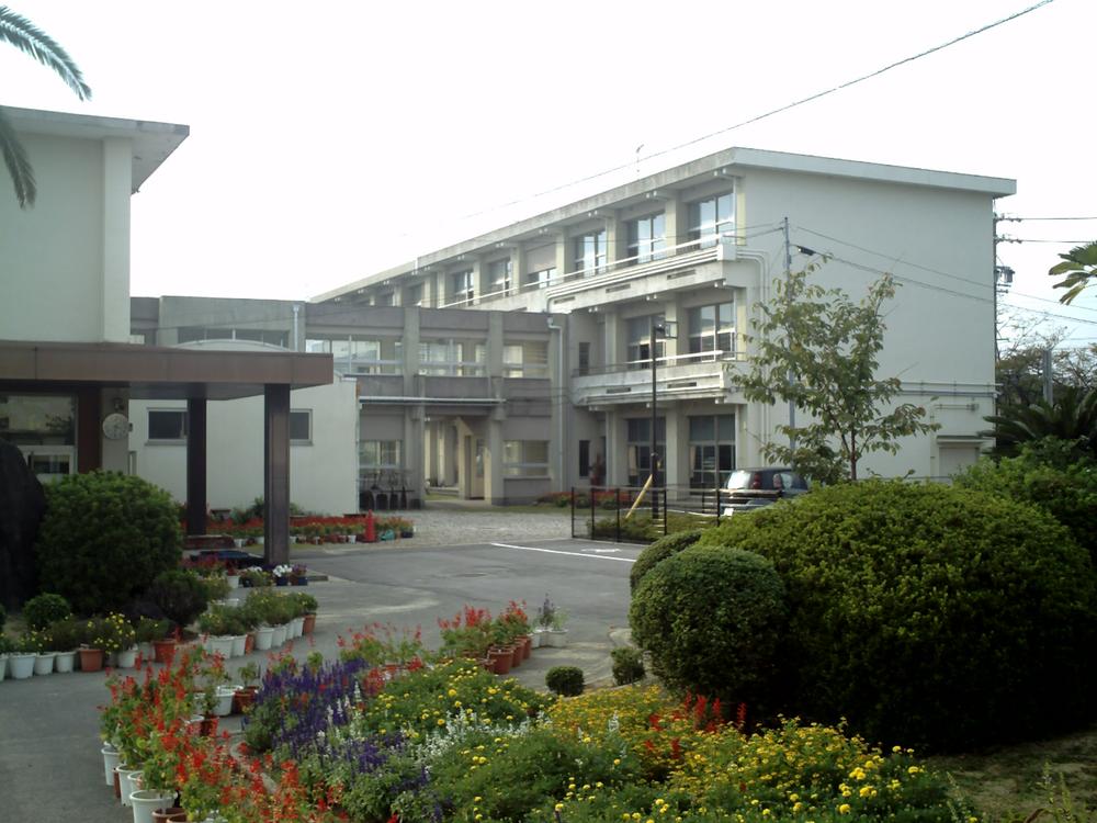 Primary school. 760m until the solder Municipal Otogawa Higashi Elementary School