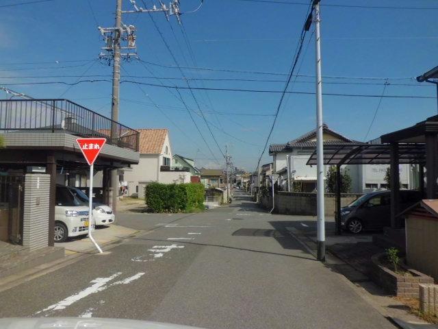 Local photos, including front road. Frontal road