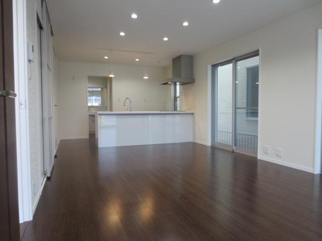 Same specifications photos (living)