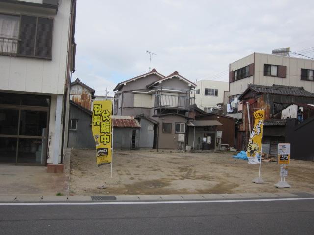 Local appearance photo. Local (12 May 2013) Shooting