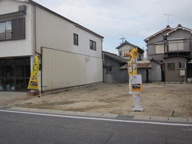 Local photos, including front road. Local (12 May 2013) Shooting