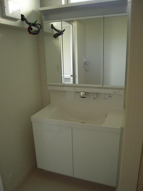 Wash basin, toilet. Indoor (10 May 2013) Shooting