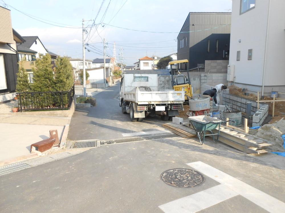 Local photos, including front road. 1 Building front road