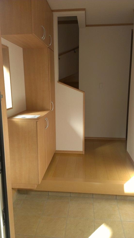 Entrance. Same specifications entrance